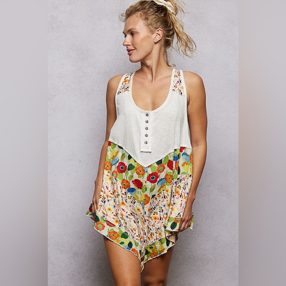 POL Round Neck Ribbed Tank with Woven Print Patch🆕 - Picture 3 of 6